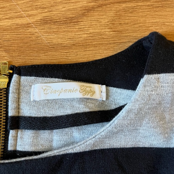 COPY - Woman’s Stripe Shirt black and Gray Size Small - Picture 8 of 10